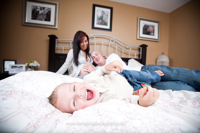 a lifestyle maternity session shot in white rock | image by vancouver lifestyle photographers www.lovetreephotography.ca