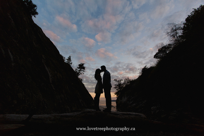 Whycliff Park engagement session ; image by wedding photographers Love Tree Photography