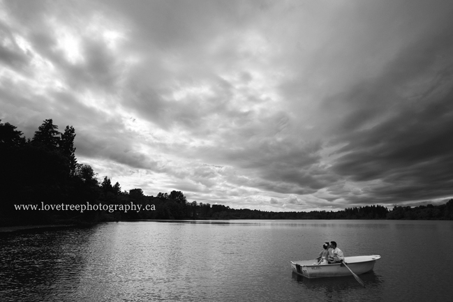 Rowboat wedding | award winning wedding photography | www.lovetreephotography.ca