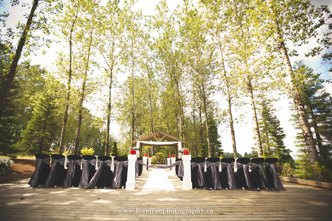 Redwoods Golf Course wedding ceremony | image by Langley wedding photographer www.lovetreephotography.ca