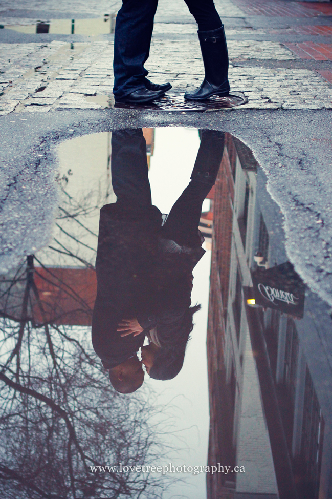 rainy vancouver engagement session | image by gastown wedding photographer www.lovetreephotography.ca