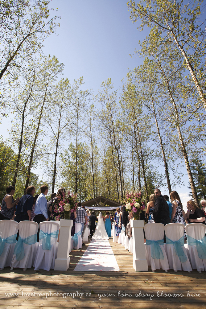 outdoor wedding ceremony | image by rustic wedding photographers www.lovetreephotography.ca