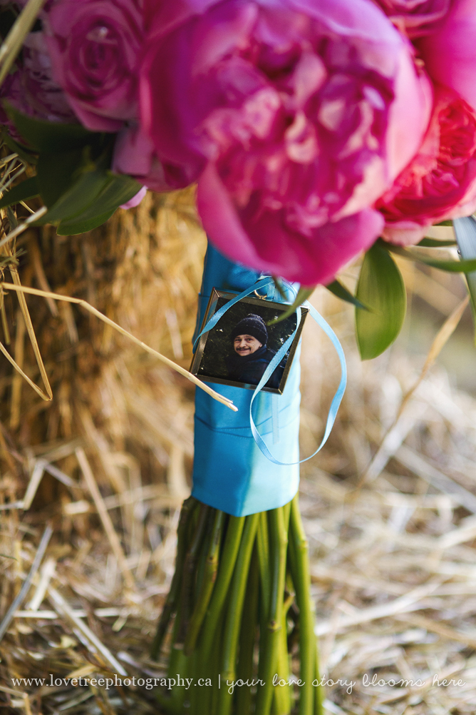 country wedding bouquet with a memorial brooch for the bride's father | image by rustic wedding photographers www.lovetreephotography.ca