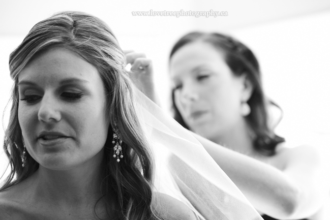 what kind of wedding veil to wear; image by www.lovetreephotography.ca