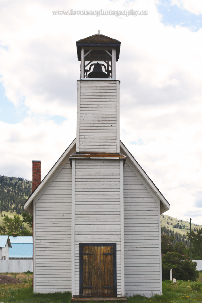 cute chapel in merritt bc by vancouver wedding photographers www.lovetreephotography.ca