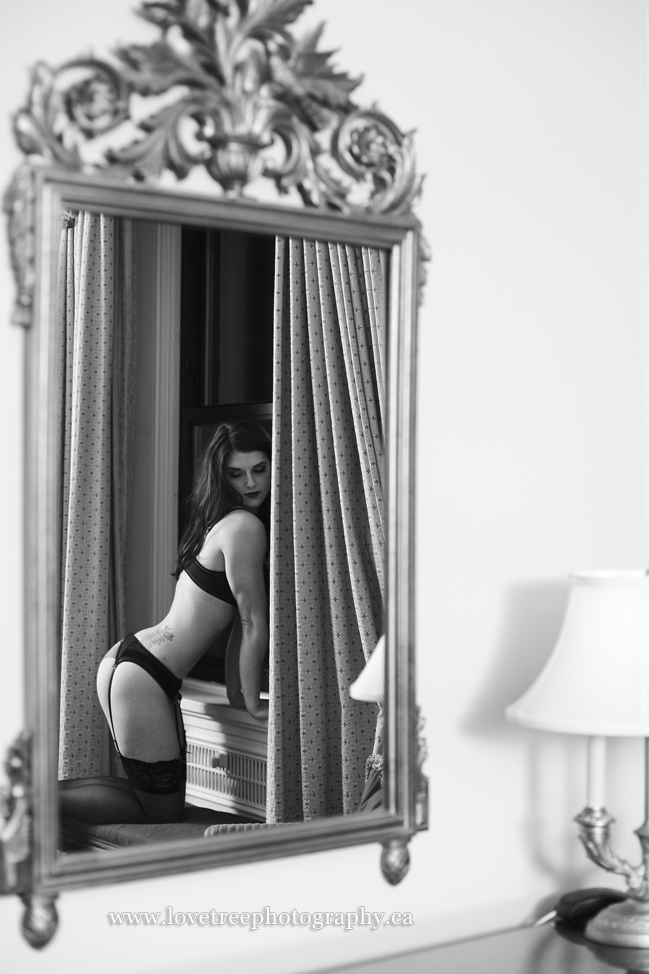 bridal boudoir, is the best gift you can give your groom! - image by vancouver wedding photographers www.lovetreephotography.ca