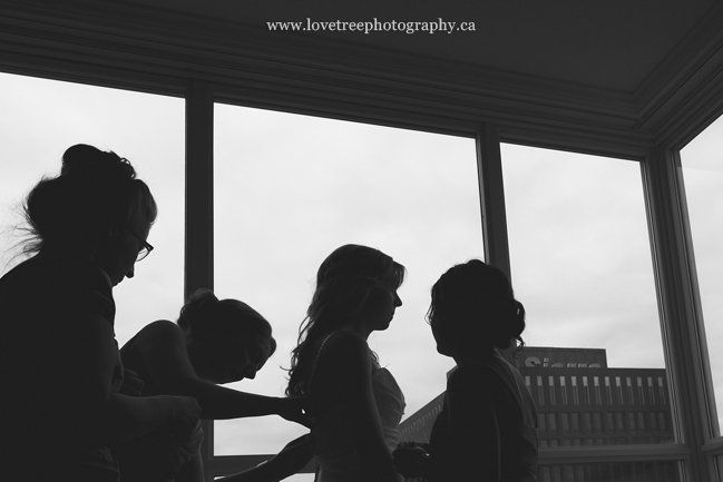 silhouette of the bride getting ready by vancouver wedding photographer www.lovetreephotography.ca