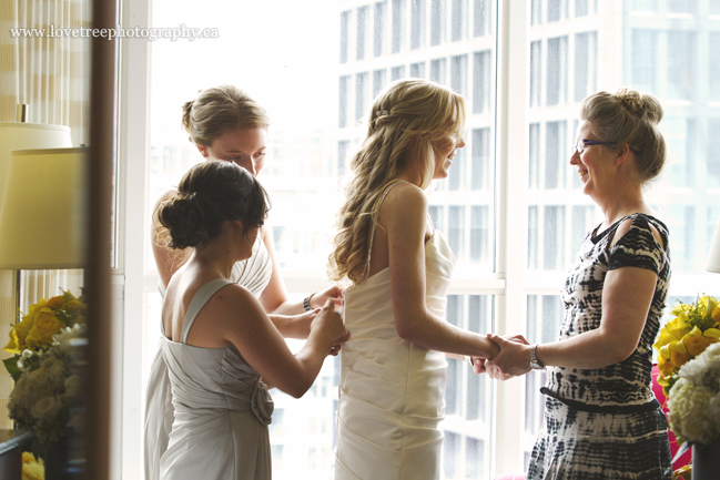 bride and her mom and bridesmaids, image by burnaby wedding photographer love tree photography