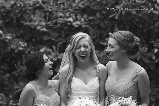 bridesmaids and the bride (www.lovetreephotography.ca)