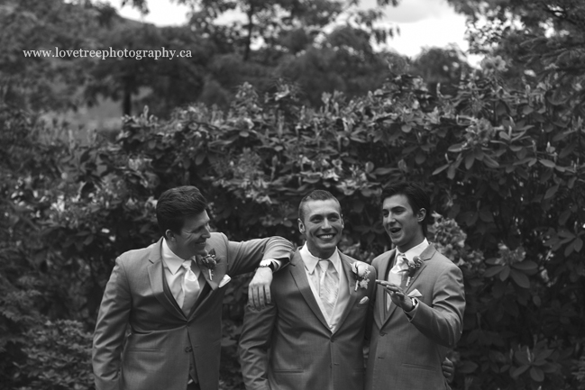groom and his groomsmen (www.lovetreephotography.ca)