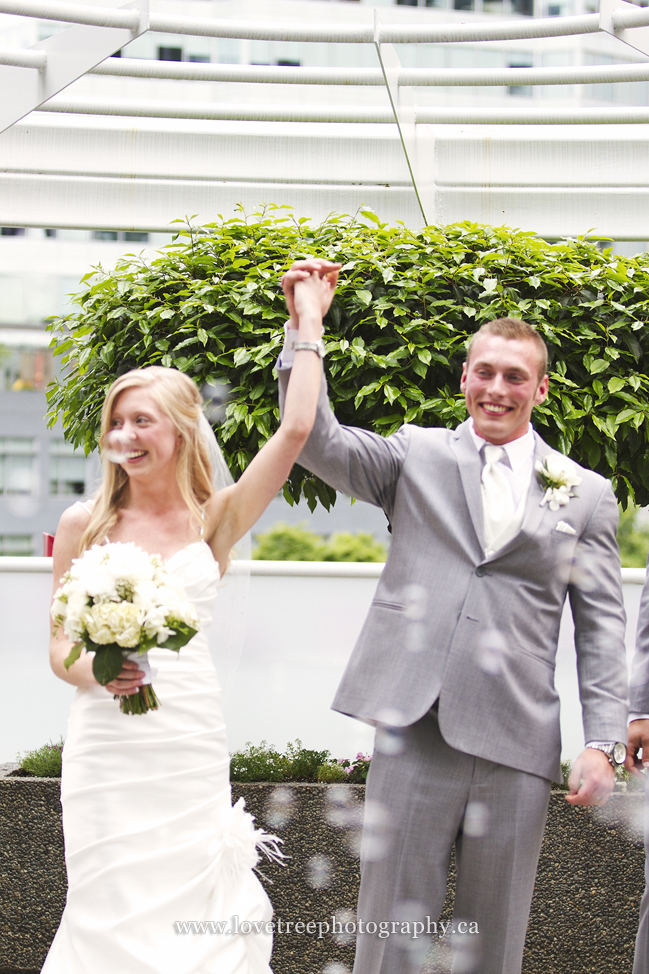 bubbles at wedding ceremony image by best canadian wedding photographers www.lovetreephotography.ca