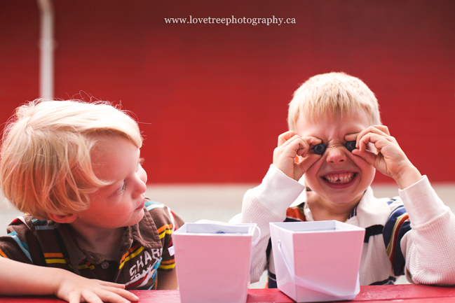 photojournalistic family portrait sessions | www.lovetreephotography.ca