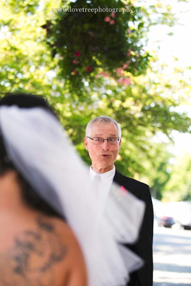 a bride's first look with dad on her wedding day | www.lovetreephotography.ca