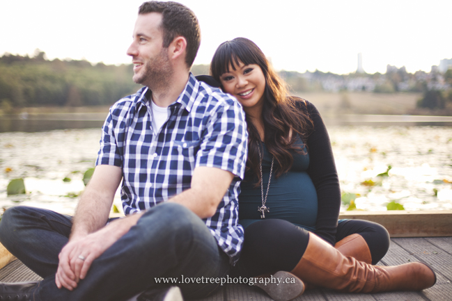 casual lakeside maternity session by award winning photographers Love Tree Photography